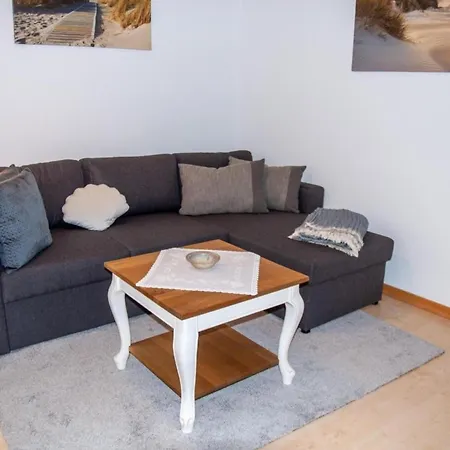 1 Im Haus Sylvia, *