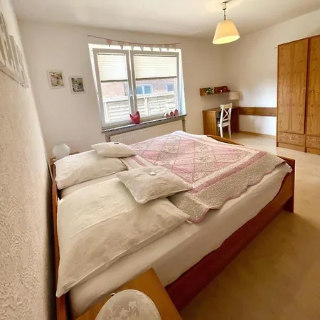 1 Im Haus Sylvia,